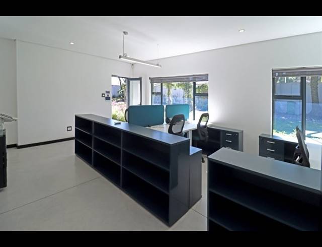 66.20M² BUSINESS TO LET IN PARKMORE